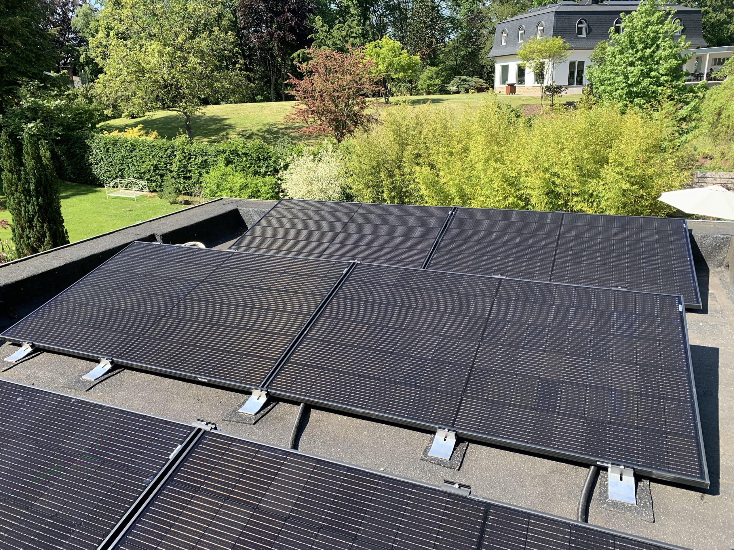 NRJ+ : Réalisations Photovoltaïques à Beaufays, Liège - 17 Panneaux Solaires de Puissance Variable